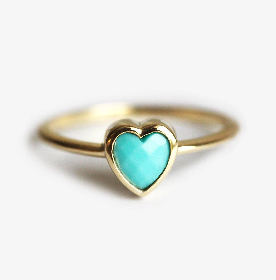 Turquoise gold ring by Capucinne